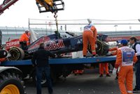 Попал в аварию пилот Toro Rosso Сайнс