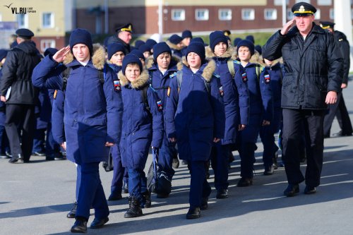 Владивостокские кадеты получили в дар гильзу с Порт-Артурской землей