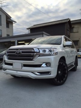 Новые обвесы Wald для Toyota Land Cruiser 200 и Lexus LX570