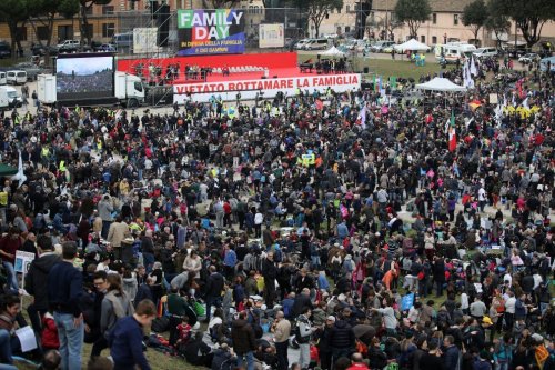 Риме прошла массовая акция протеста против легализации однополых браков