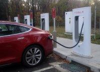 Tesla планирует открыть электрозаправки в России 