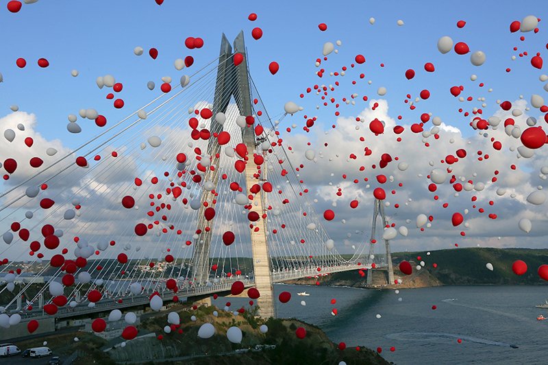 В Стамбуле открыт третий мост через Босфор